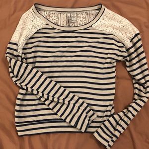 Cozy pullover with lace detail